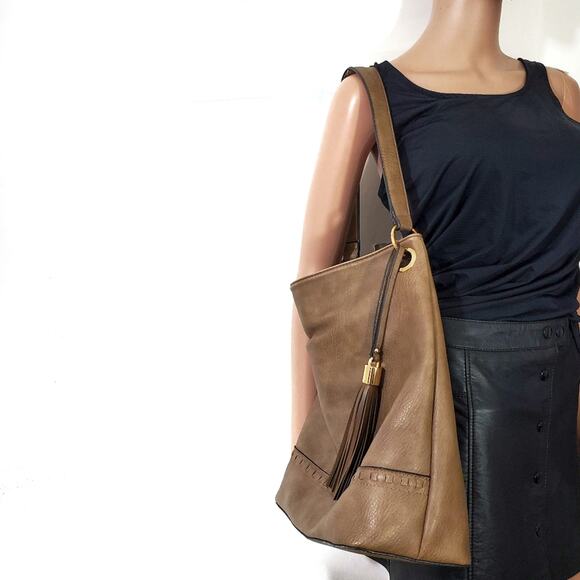 Large Shoulder Bag Purse with Tassels and Lots of Pockets - Picture 4 of 9